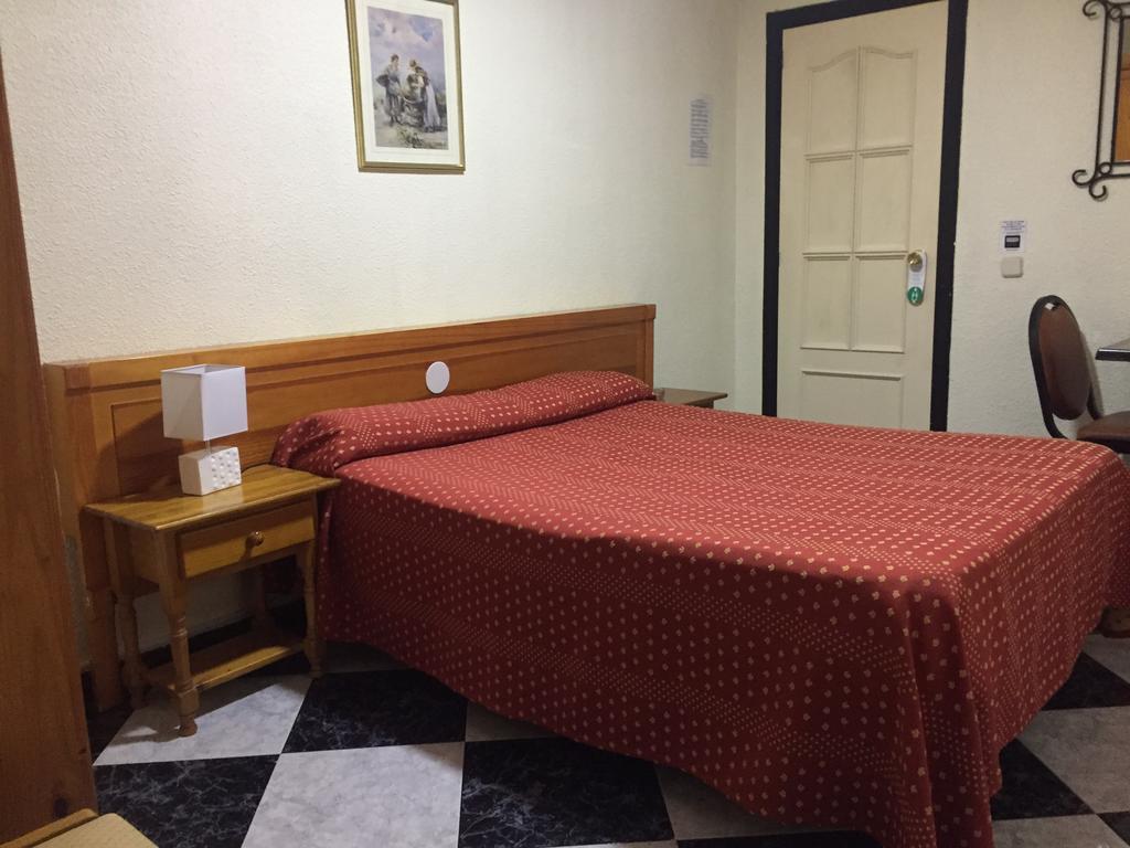 Hostal Jacinto Alcala de Henares Exterior photo