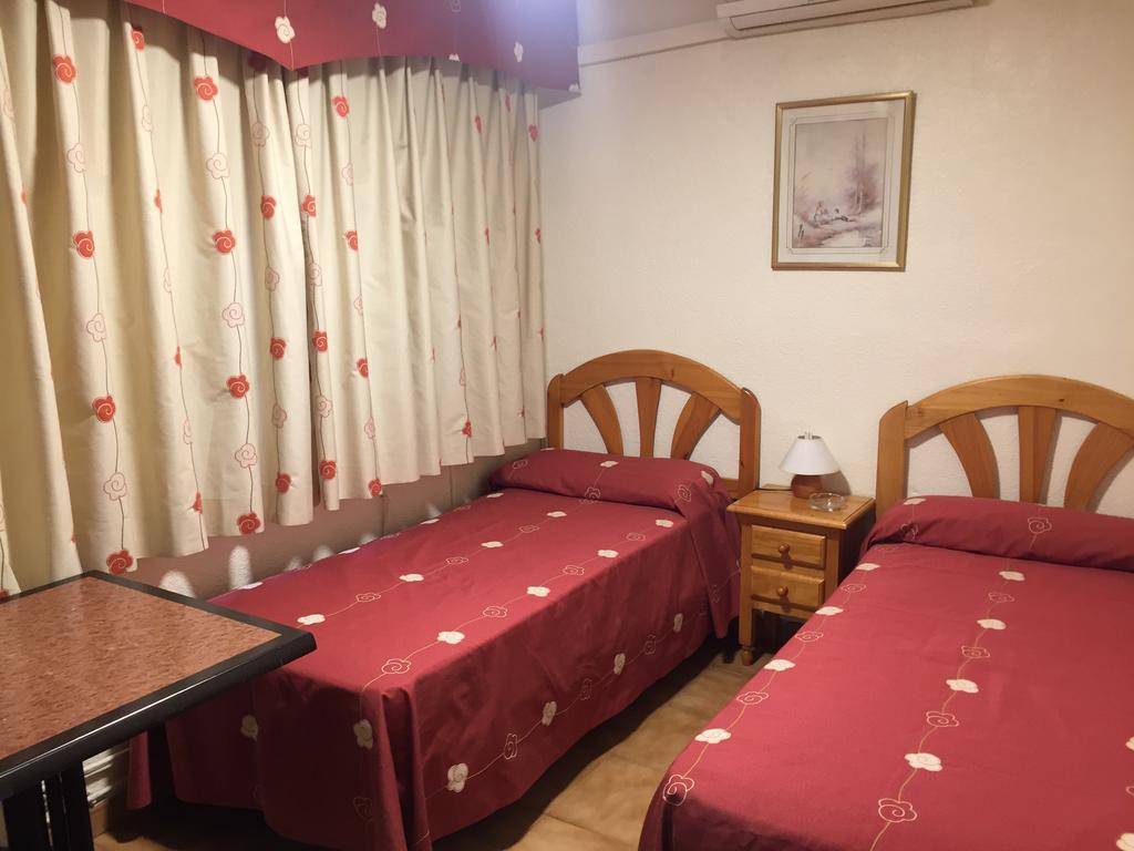 Hostal Jacinto Alcala de Henares Exterior photo