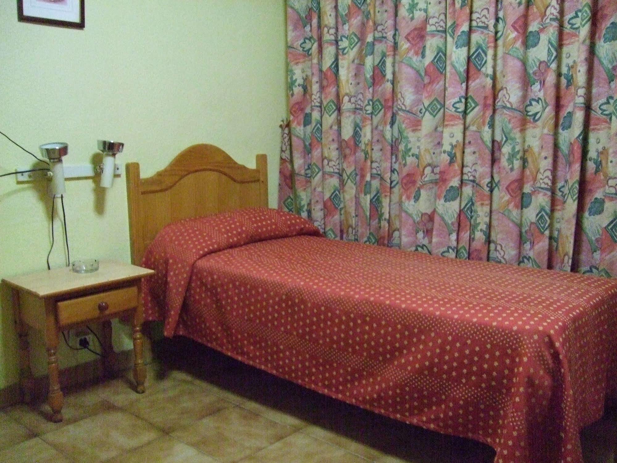 Hostal Jacinto Alcala de Henares Exterior photo
