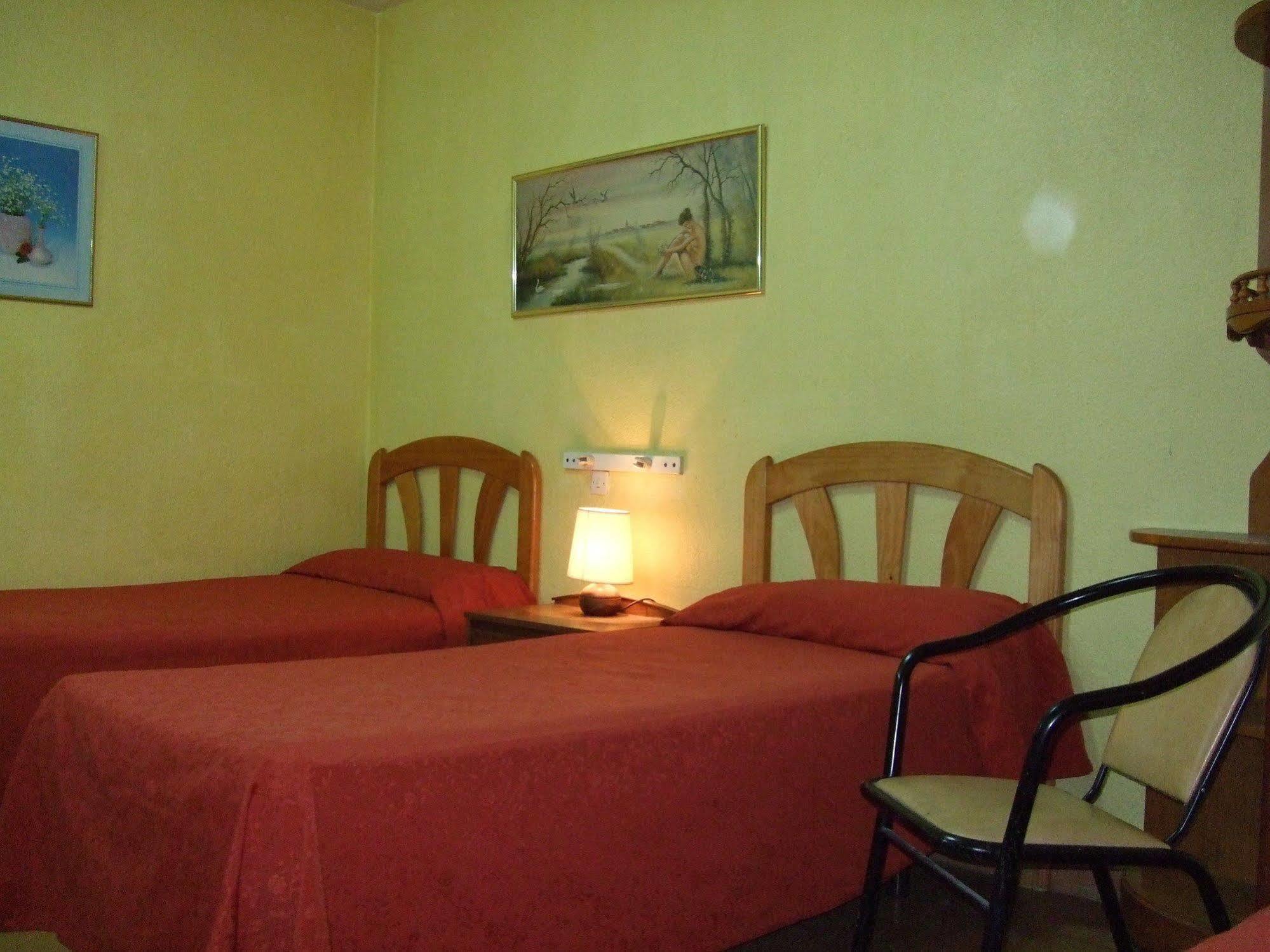 Hostal Jacinto Alcala de Henares Exterior photo