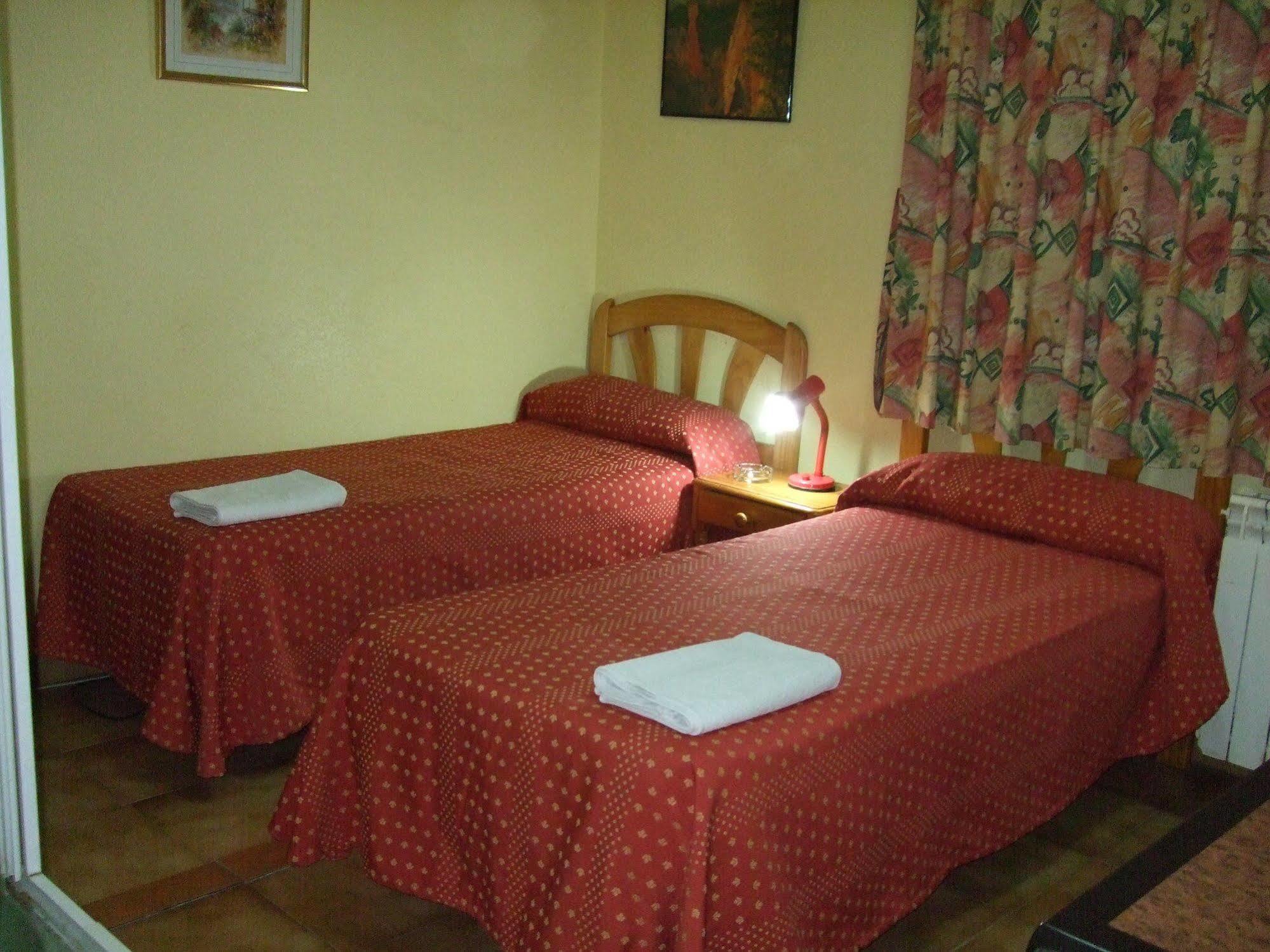 Hostal Jacinto Alcala de Henares Exterior photo